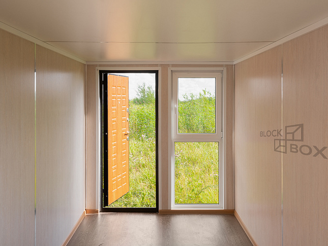 Блок-контейнер для загородного участка с панорамным окном — дополнительное фото 8